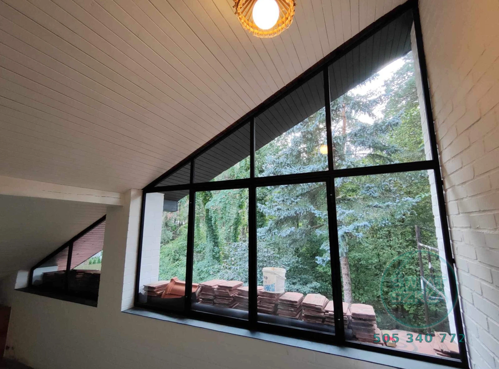 Zabudowa loftowa w stalowej ramie z oknem